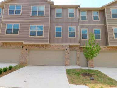 Main picture of 265 S Rolling Woods Way