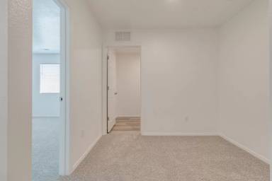Main picture of 978 W Woodpine St