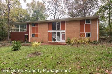 Main picture of 125 Pioneer Dr