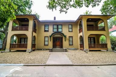 Main picture of 417 Fremont St