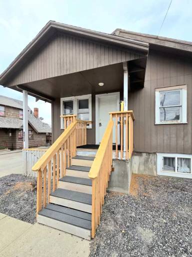 Main picture of 401 Methow St