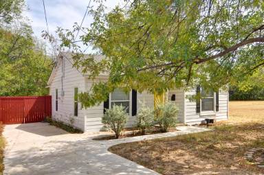 Main picture of 320 Waynell St