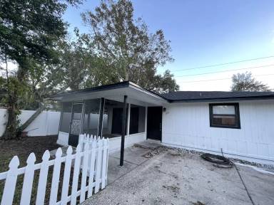Main picture of 323 W Belmar St