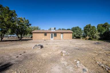 Main picture of 33121 W Van Buren St