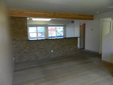 Main picture of 887 Main St