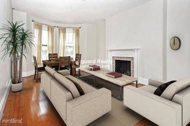 Main picture of 1056 Beacon St