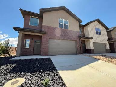 Main picture of 73 N 520 W