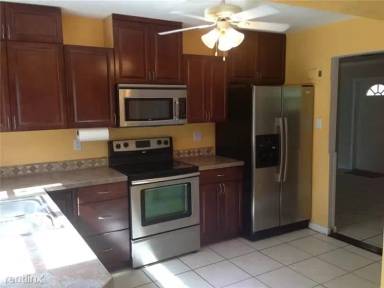 Main picture of 4720 NE 1st Ter