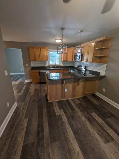 Main picture of 101 Cavin Ave