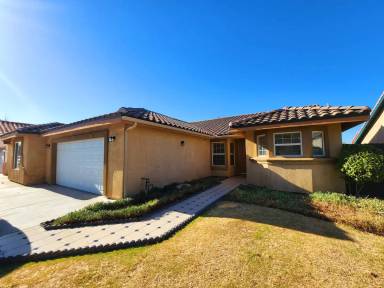 Main picture of 411 Scarletfire Dr