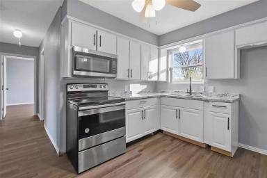 Main picture of 706 E Morton St
