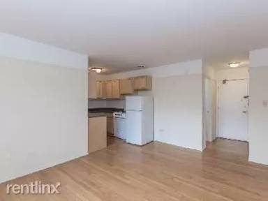 Main picture of 6122 N Winthrop Ave