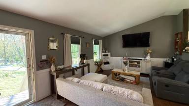 Main picture of 11 Hickory Ln
