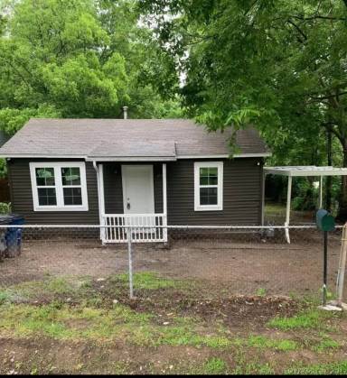 Main picture of 4526 S Waco Ave