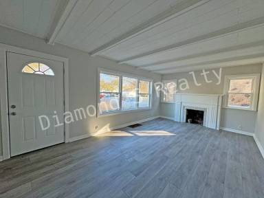 Main picture of 1338 E Stanford St