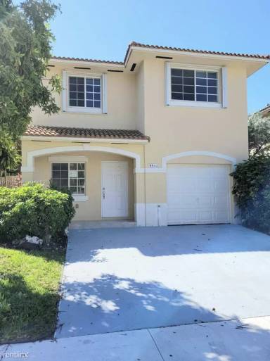 Main picture of 8932 SW 215th Ln