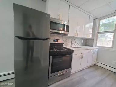 Main picture of 64 Newkirk St