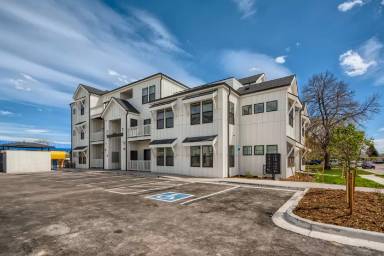 Main picture of 5250 W Arizona Ave