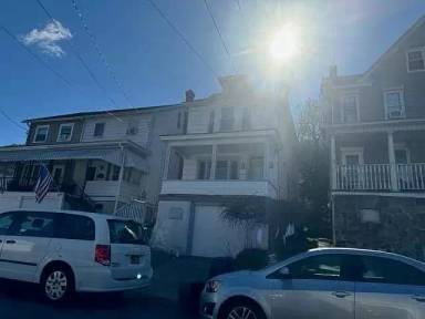 Main picture of 19 E Center St