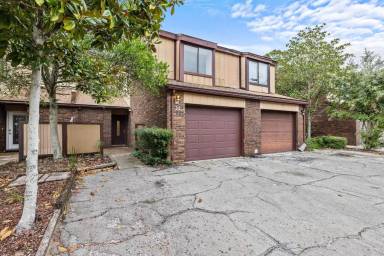 Main picture of 8 Hidden Cove Cir