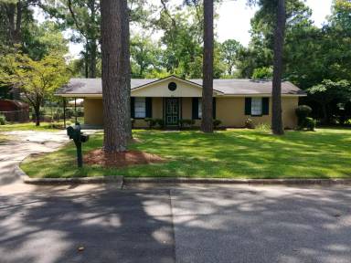 Main picture of 702 Colquitt Cir