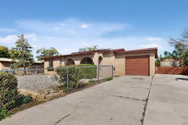 Main picture of 2702 Avenida del Sol