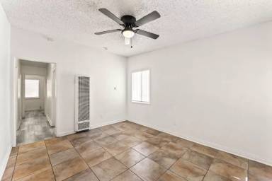 Main picture of 709 E 108th St