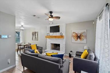 Main picture of 200 Laurel Dr