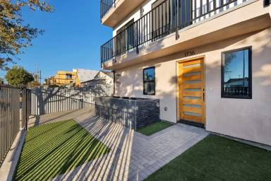 Main picture of 1734 Carmona Ave