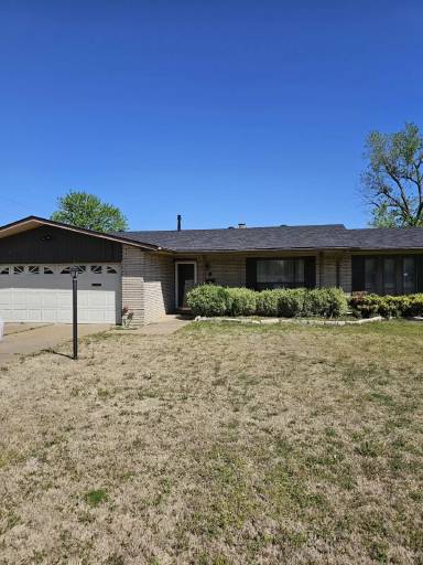 Main picture of 5717 E 58th St