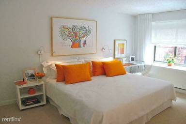 Main picture of Hampton Court