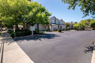 Main picture of 233 Spring Ave