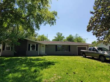 Main picture of 8767 Cloverdale St
