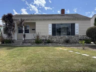Main picture of 4920 W 123rd Pl
