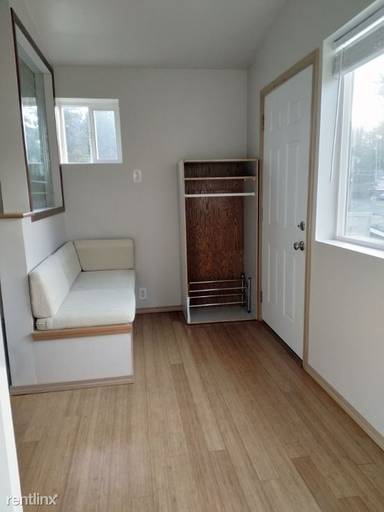 Main picture of 914 NE Serpentine Pl