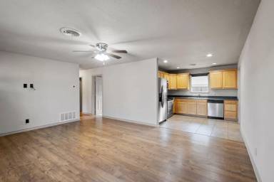 Main picture of 1004 N Cates St