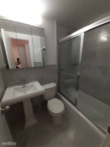 Main picture of 1588 York Ave
