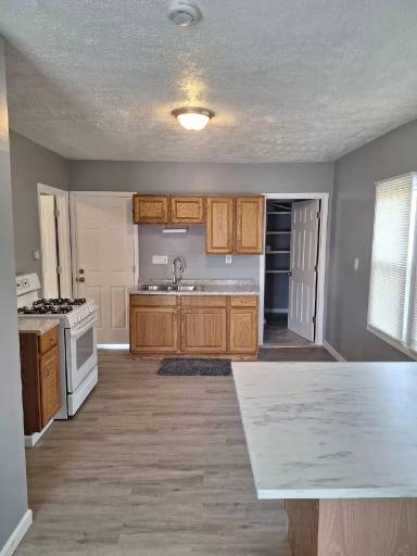 Main picture of 12613 Parkhill Ave