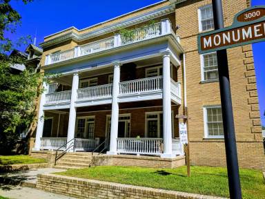 Main picture of 3000 Monument Ave