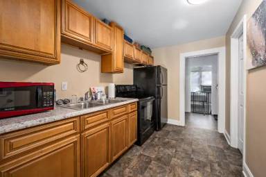 Main picture of 724 W Main St