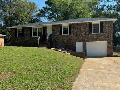 Main picture of 2620 Thornhill Rd NW