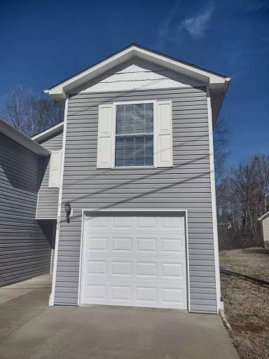 Main picture of 295 Tara Ct