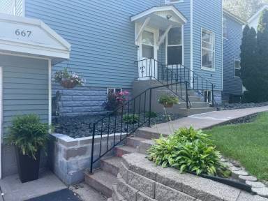 Main picture of 667 5th St SE