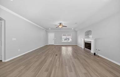 Main picture of 971 Lakeview Dr