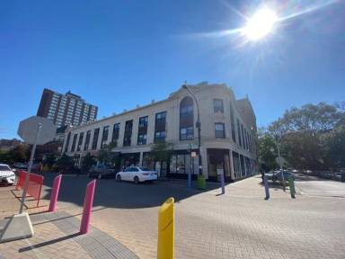 Main picture of 1023 W Argyle St