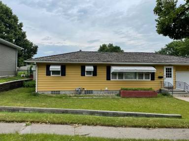 Main picture of 900 W Walnut Ave