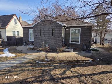 Main picture of 4315 Bloomington Ave