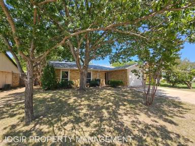 Main picture of 118 W Way Dr