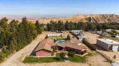 Main picture of 6940 Mandy Ln