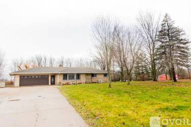 Main picture of 4874 E Grand River Ave
